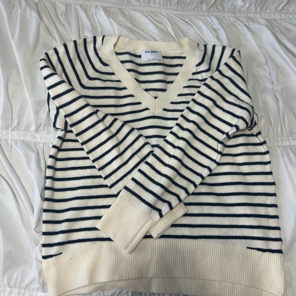 Old Navy Cream and navy V-Neck Sweater